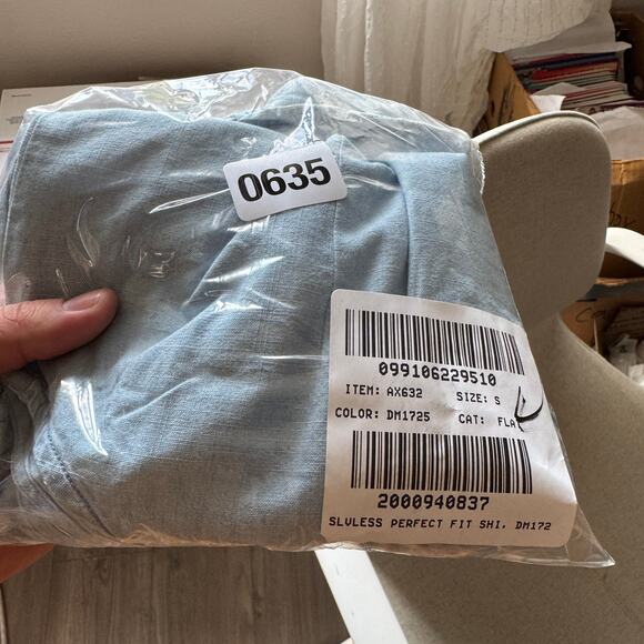 J.Crew Signature Fit Chambray Button-up Shirt WMNS S Lovers Lane Wash Sleeveless - Picture 8 of 8